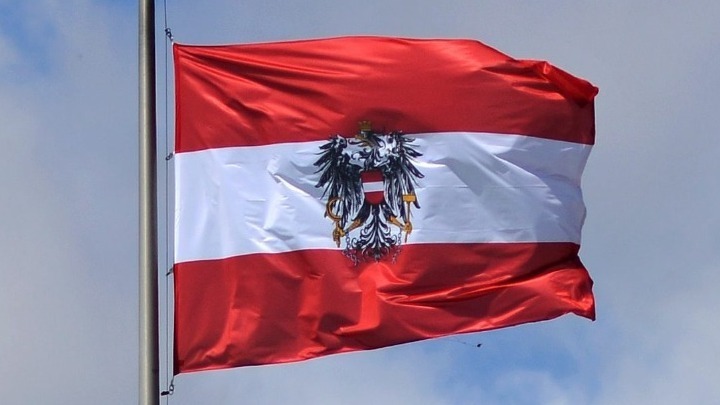 w05 164344w09182835austrianflag