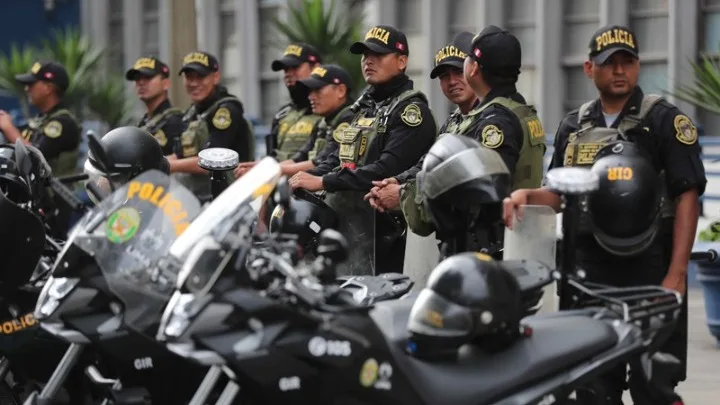 w21 71806POLICEPERU