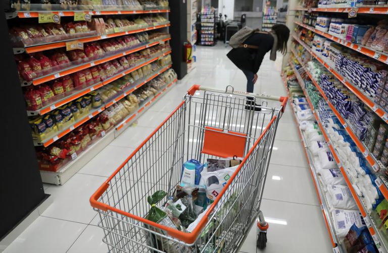 Τσαγγάρη στο ΕΡΤnews για τις πιέσεις στα νοικοκυριά και τα αποτελέσματα των ελέγχων στην αγορά. 1 super market 0 768x502 1
